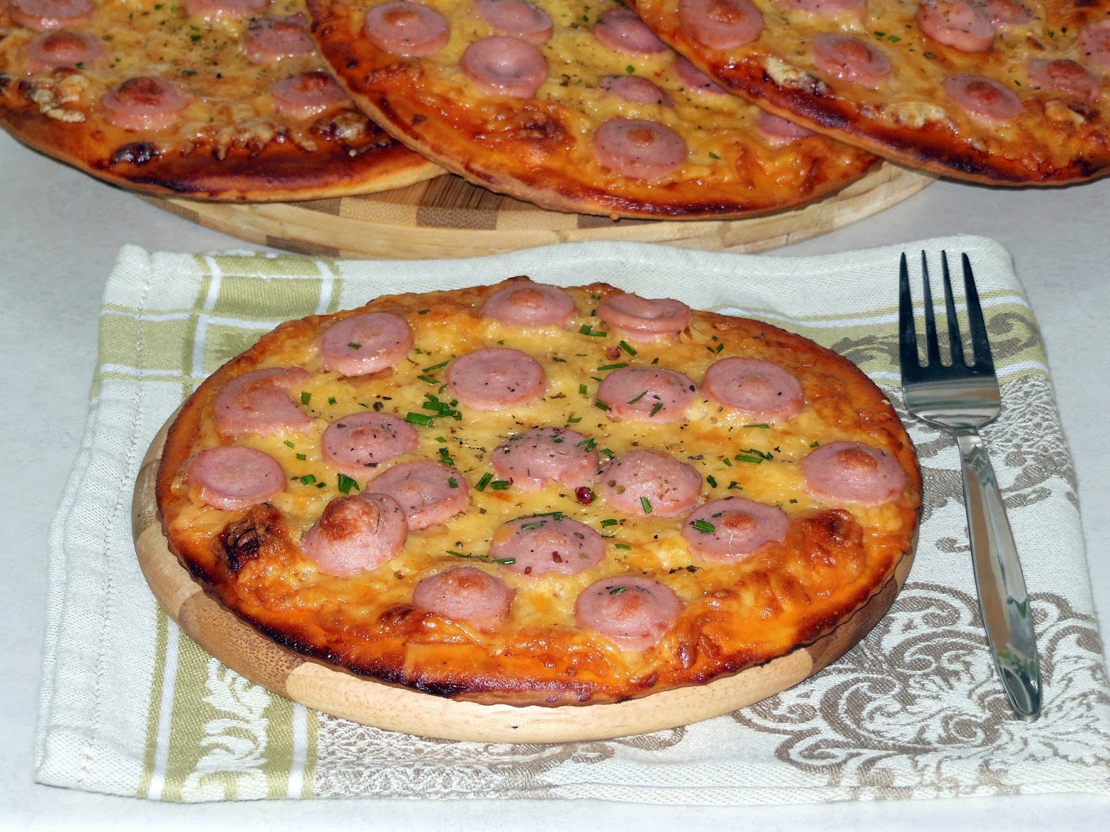 Мини пицца из сосисок